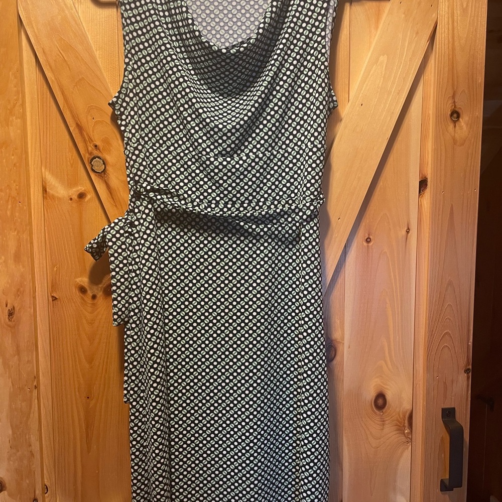 Talbots effortless luxe Sleeveless Black, White, & green Printed Tie-Waist Dress